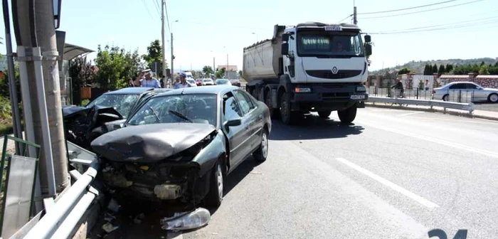 Accidentul s-a produs din cauza neacordării de prioritate. Foto alba24.ro