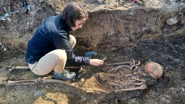 Morminte descoperite într o biserică medievală din Sălaj, distrusă de invaziile turcești din secolul al XVII lea jpeg