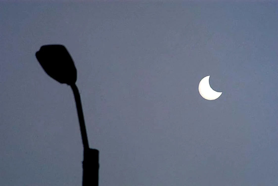 La ora 11.56, eclipsa se va afla în punctul maxim
