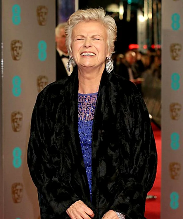 Julie Walters a rămas fără unul dintre cercei înainte de decernarea premiilor