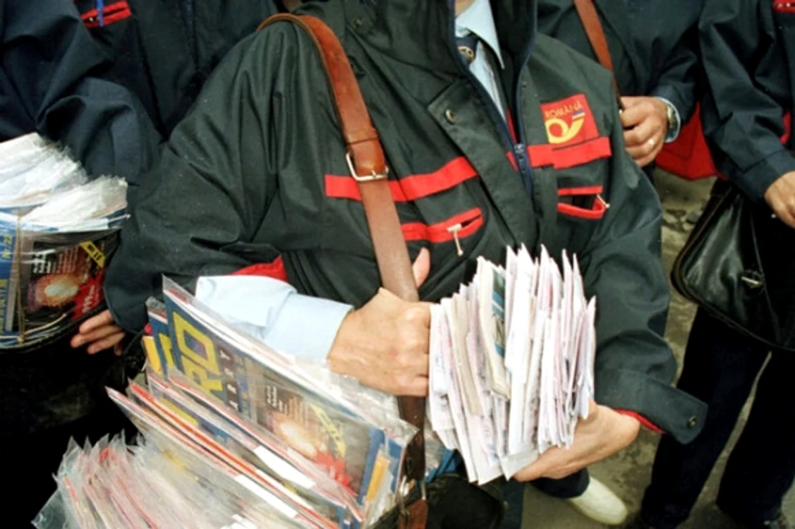Poştăriţa a fugit din ţară cu banii
