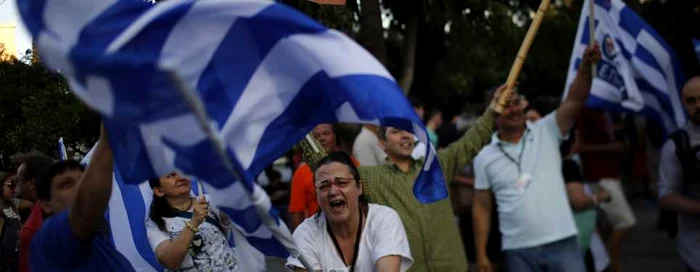 Grecii sărbătoresc respingerea austerităţii UE Foto AP