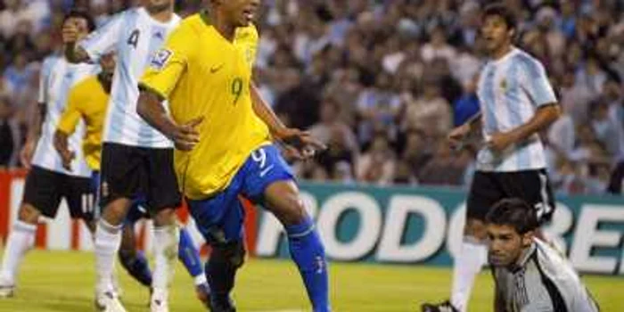 VIDEO Brazilia a îngenunchiat Argentina la ea acasă şi merge la Mondiale