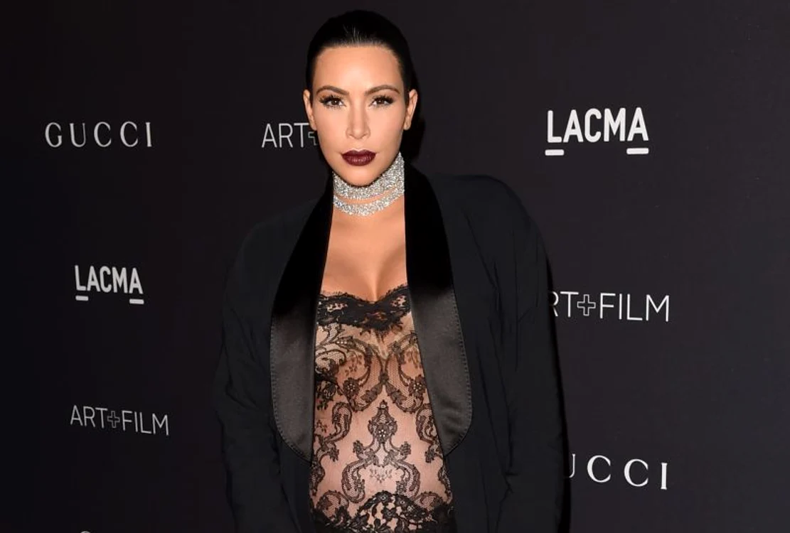 Kim Kardashian s-a lăudat cu sânii uriaşi după naşterecaptură video