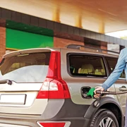 4 front carburanti poza mare jpg