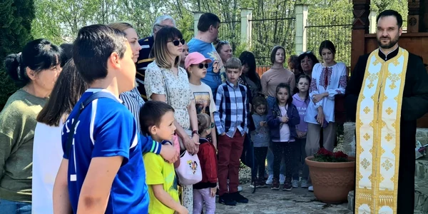 slujba in limba ucraineana pt refugiati biserica pitesti foto arhiepiscopia argesului