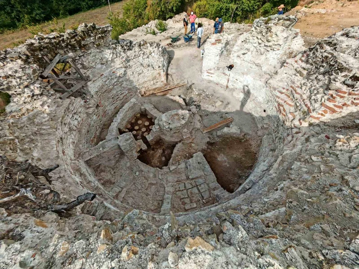 Săpături arheologice la complexul imperial Vrelo–Šarkamen din estul Serbiei