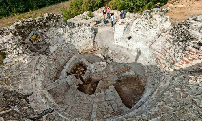 Săpături arheologice la complexul imperial Vrelo–Šarkamen din estul Serbiei