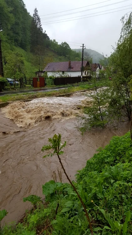 Autorităţile se pregătesc de inundaţii