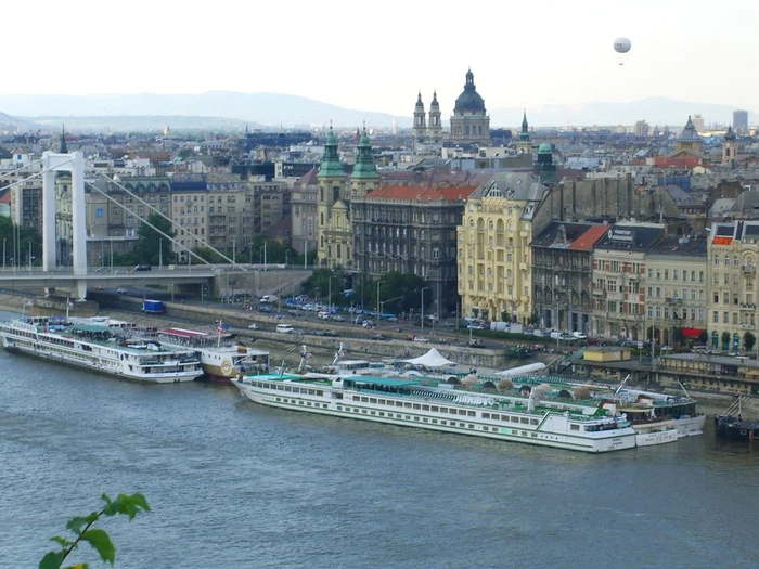 Mai multe instituţii publice din Budapesta ar fi vizate de atentate cu bombă