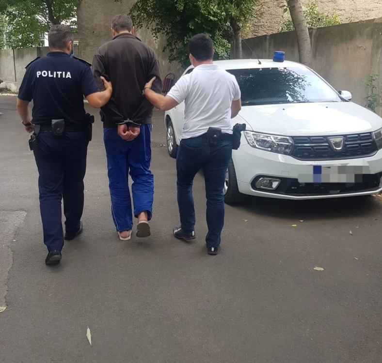 Hoţii care furau la pont din casele unor oameni înstăriţi din Prahova, trimişi în judecată FOTO Arhivă