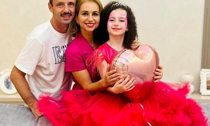 Simona Urzica si Marius Urzica, impreuna cu fiica lor, Yasmin arhiva personala (1) jpg