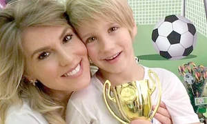 Corina şi a înscris  fiul la sport, căci e  energic ca un titirez jpeg