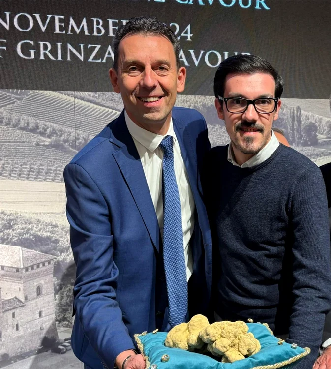 Cele două trufe mai scupe decât aurul. Foto Facebook/Marco Zunino