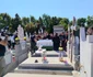 Scene dramatice la înmormântarea Mădălinei Apostol! Mama ei a leșinat la cimitir