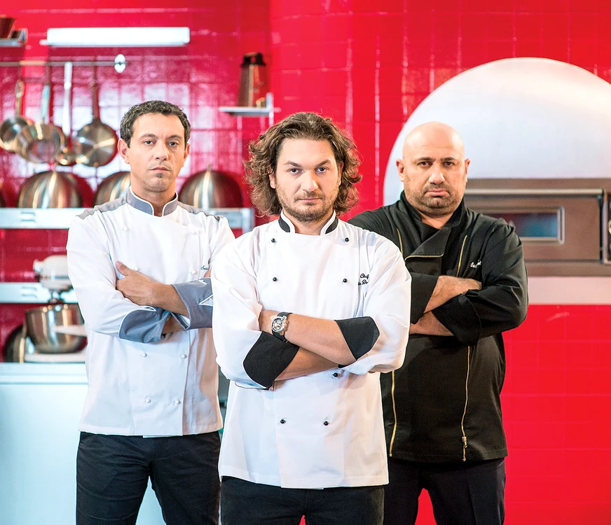 
    Sorin Bontea, Florin  Dumitrescu şi Cătălin  Scărlătescu se mută de la  “Hell’s Kitchen”, la un  alt concurs culinar  