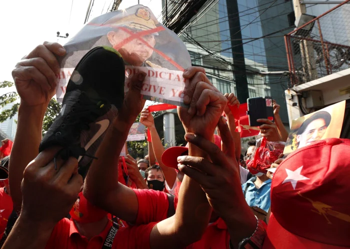 Manifestaţie împotriva loviturii de stat din Myanmar FOTO EPA-EFE