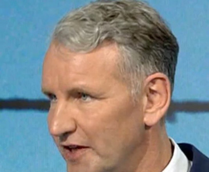 Un politician german de extremă dreaptă s-a ales doar cu o amendă pentru folosirea unui slogan nazist