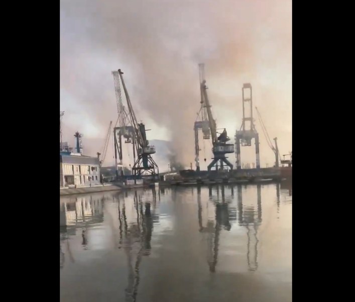 Atac masiv cu drone asupra unui port strategic al Rusiei. Trei oameni au murit, iar terminale de cereale au fost scoase din funcțiune