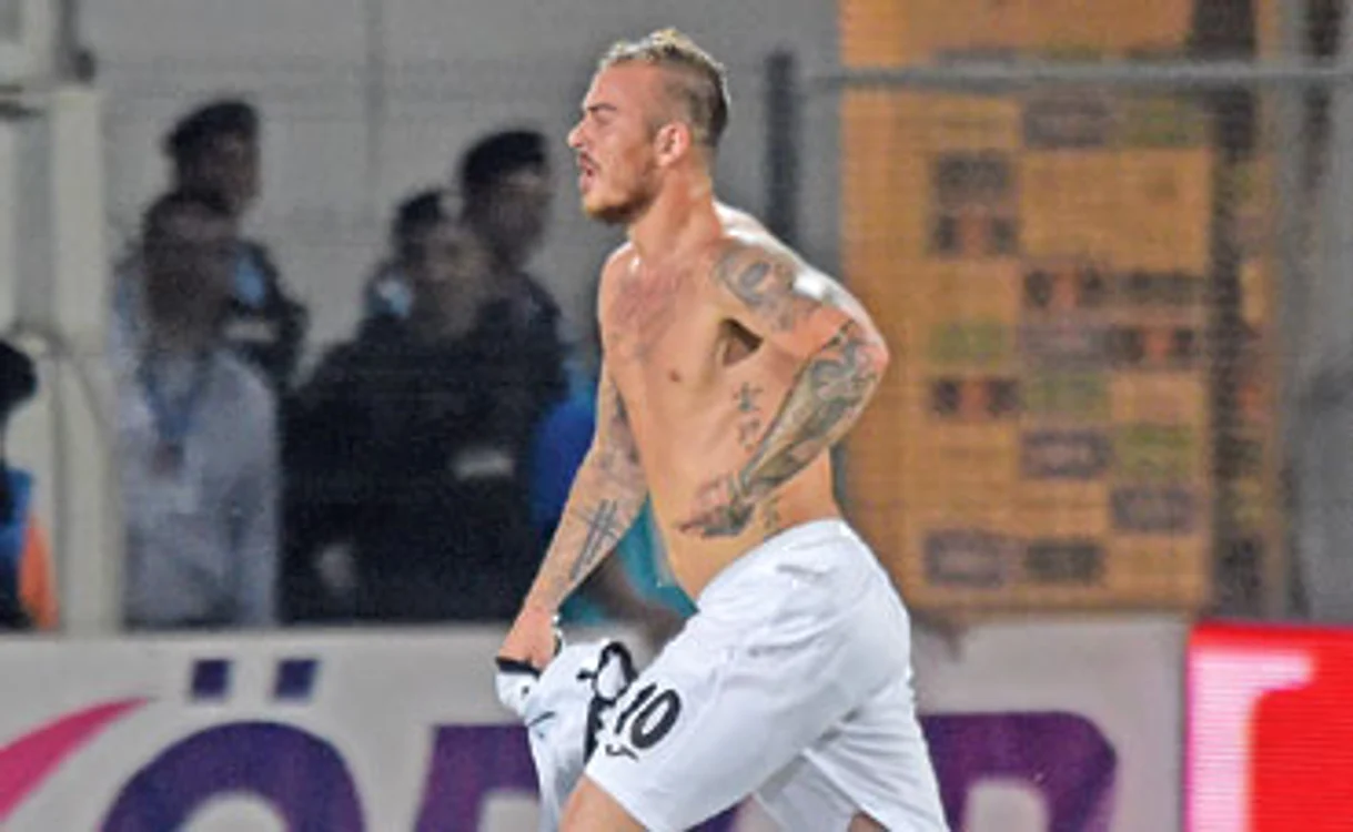 
    Alibec a marcat golul românilor în prima manşăFoto: sportpictures.eu  
