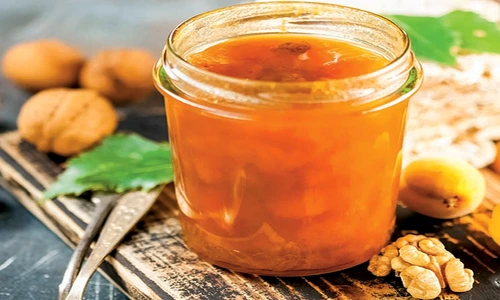 dulceata de caise cu nuci jpg