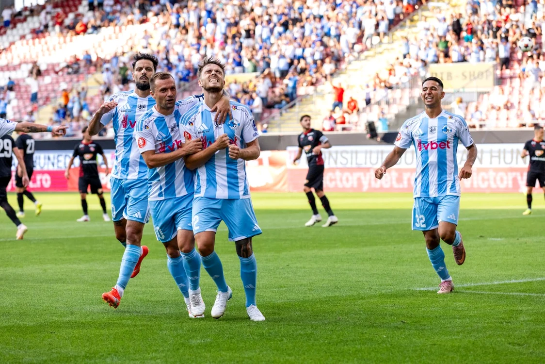 Jucătorii Corvinului au obținut o victorie clară la revenirea în elită (Foto: sportpictures)