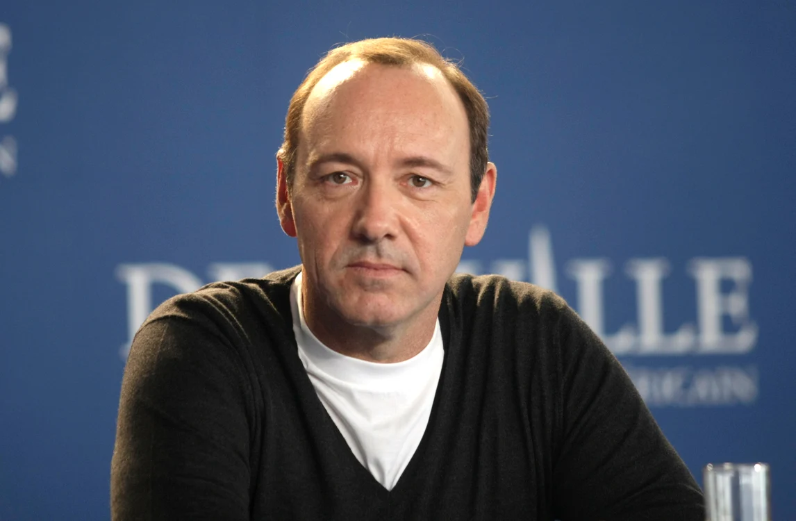 
    Kevin Specey, de 59 de ani, bănuit că și-ar fi pus la bătaie averea de 100 de milioane de dolari pentru a scăpa de acuzațiifoto EPA  