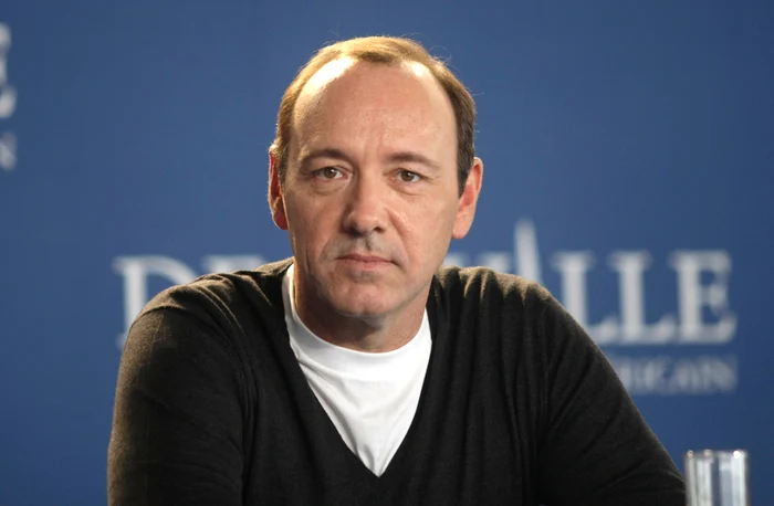 
    Kevin Specey, de 59 de ani, bănuit că și-ar fi pus la bătaie averea de 100 de milioane de dolari pentru a scăpa de acuzațiifoto EPA  