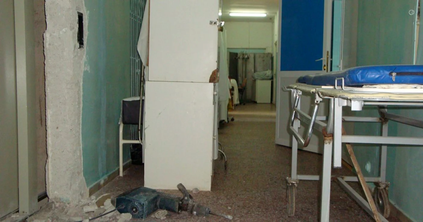 Lucrările la spital, întârziate din cauza neînţelegerilor din Consiliul Judeţean