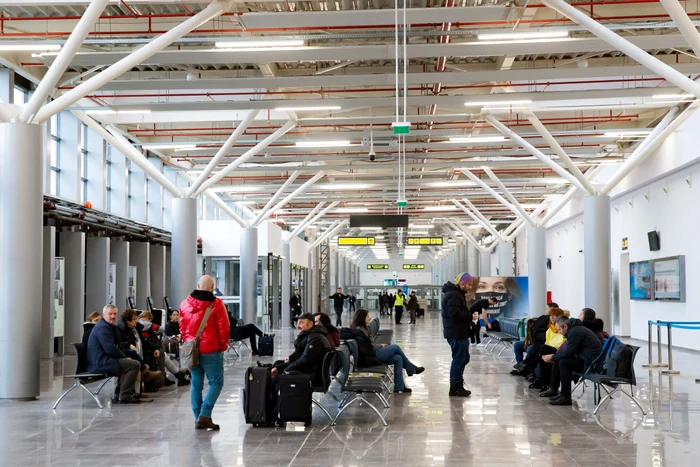 Pasageri pe Aeroportul Internațional din Sibiu. FOTO: Inquam Photos / Ovidiu Dumitru Matiu