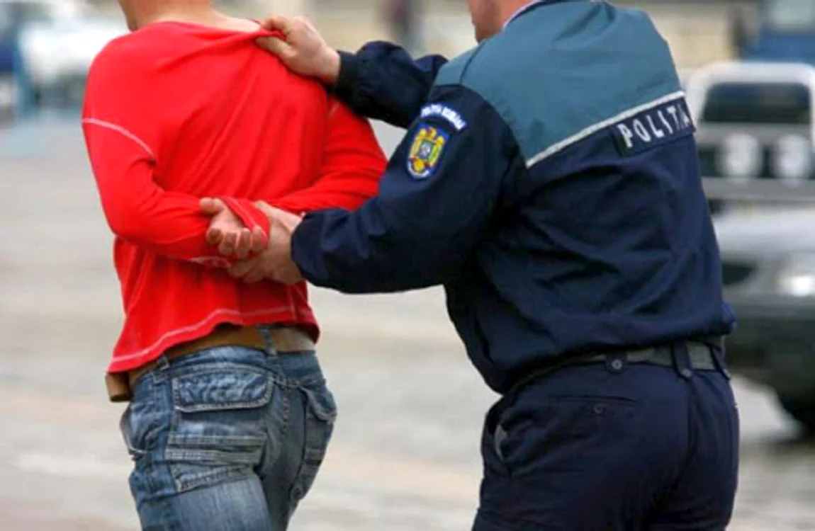 
    Bărbat din Bucureşti, arestat preventiv după ce ar fi agresat sexual, în mod repetat, un copil de 13 ani  