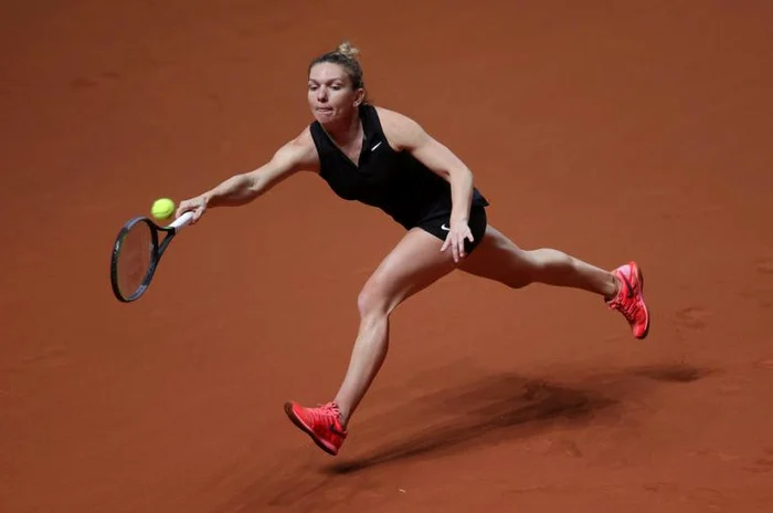 
    Simona Halep, pe zgura de la StuttgartFOTO: EPA  