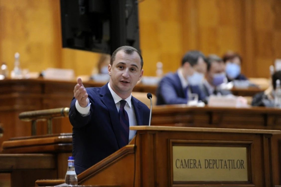  Simonis: Amenzile vor fi drastice pentru comercializarea țigărilor electronice minorior Foto Arhivă