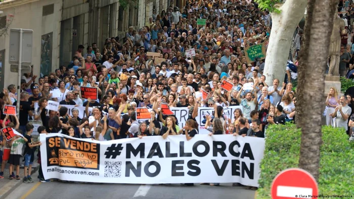 Mii de persoane au demonstrat împotriva turismului de masă în Palma de Mallorca în mai 2024