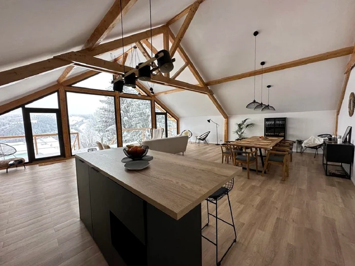 Interiorul cabanei Stockestate Moieciu / foto: calatorinbascheti.ro