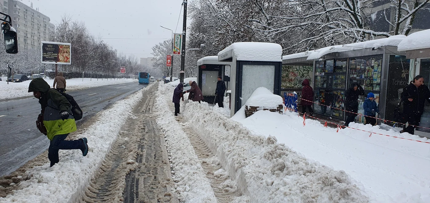Stașiile STB blocate de nămeți