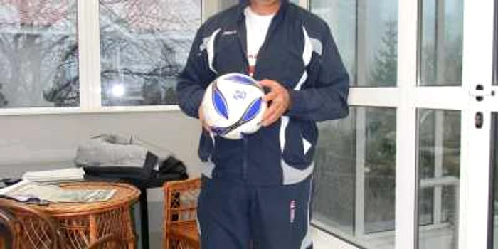 Ion Tunaru a înfiinţat echipa de fotbal feminin FC Alice & Tunes, în 2008