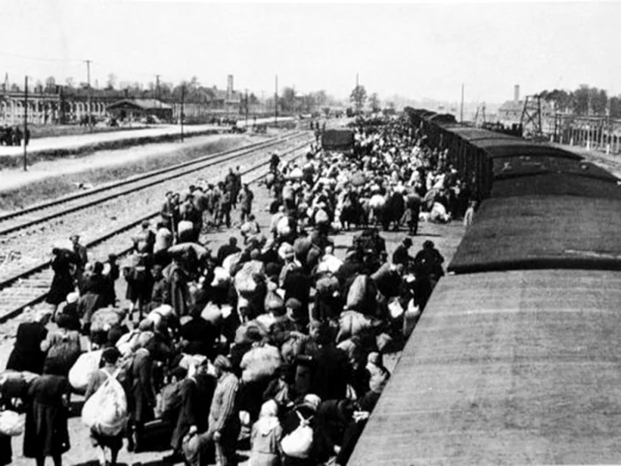 Mii de români au fot deportaţi în Siberia de către forţele de represiune sovietice FOTO Historia