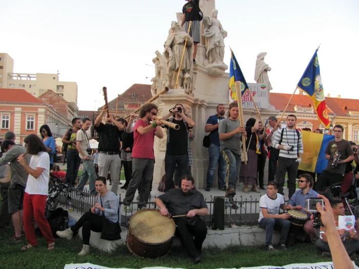 Muzicienii din Timişoara au ţinut ritmul la protestul "Salvaţi Roşia Montană" Foto