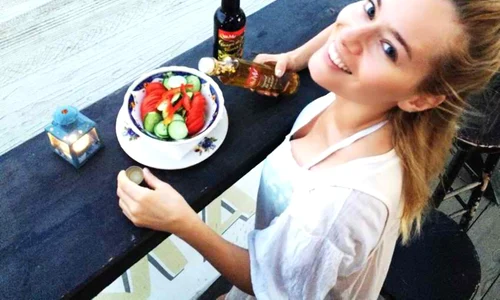 Laura Cosoi a trecut la cratiţă jpeg