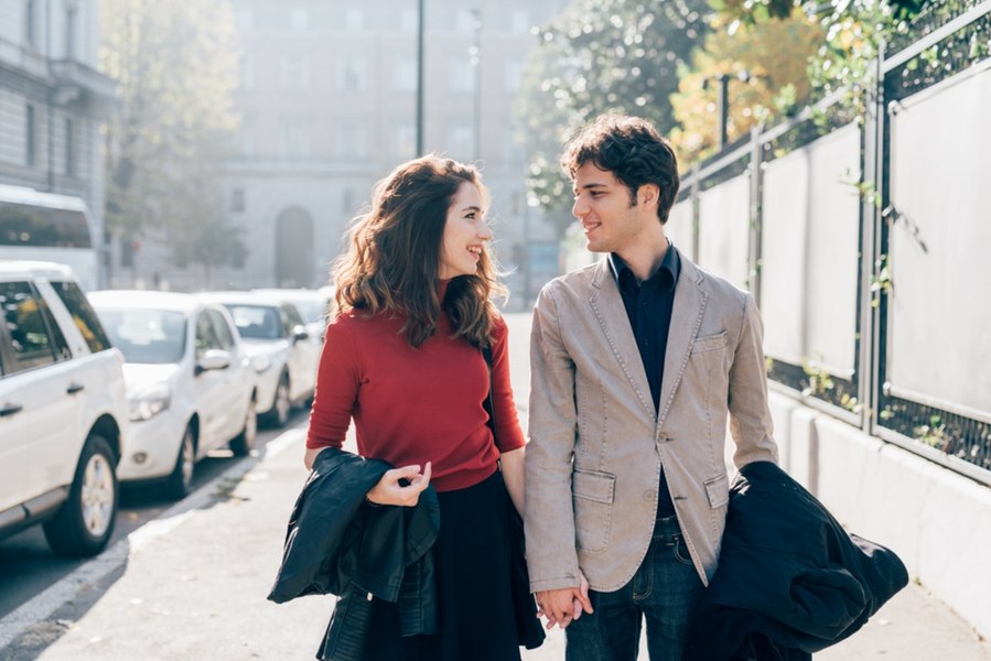 10 întrebări pe care să le pui la prima întâlnire