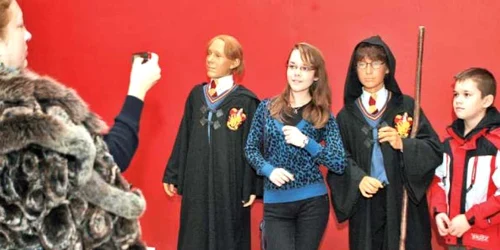 Vizitatorii îşi vor putea  face fotografii alături  de personaje  îndrăgite din filme  