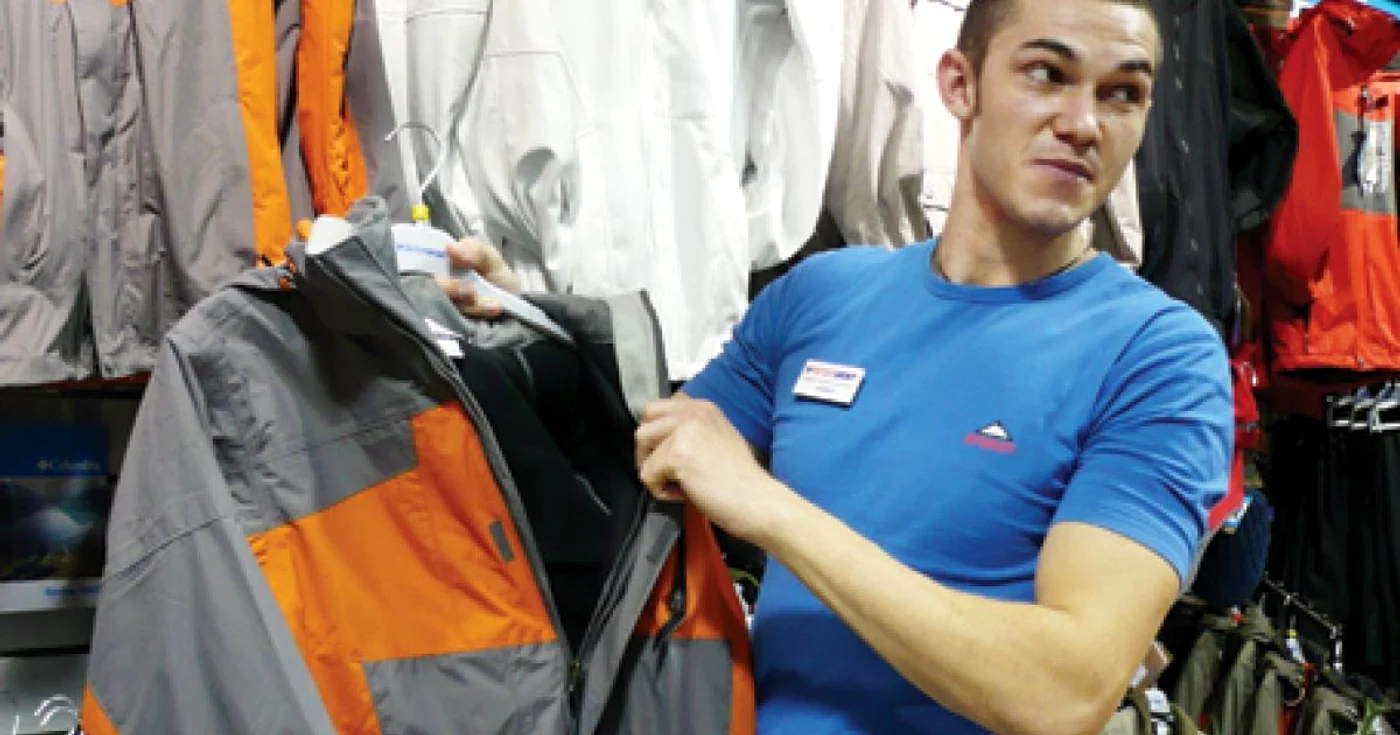 Cei mai mulţi tineri îşi cumpără geci speciale pentru schiat