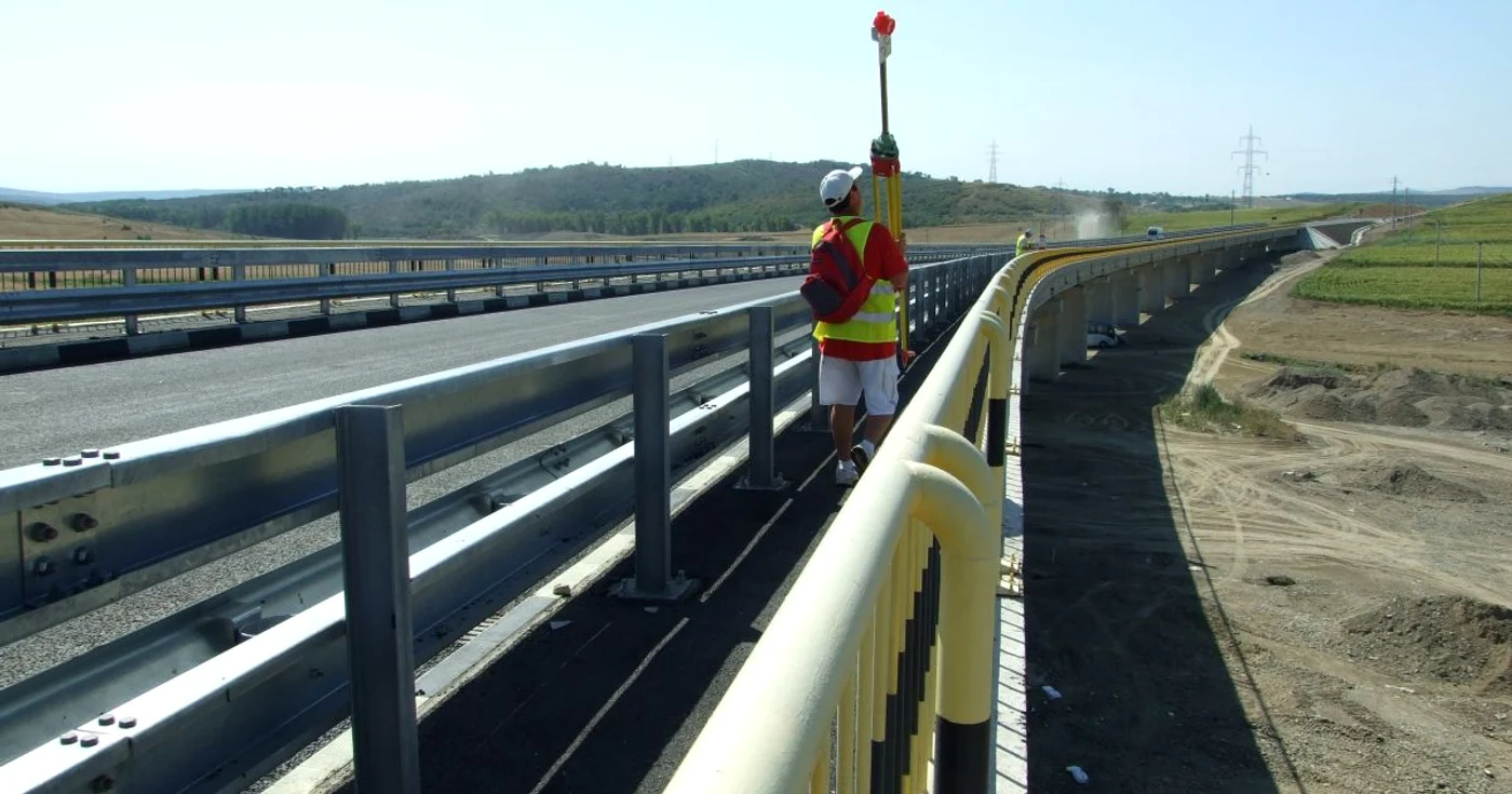 Inginerii fac ultimele măsurători la centura ocolitoare a Iaşiului
