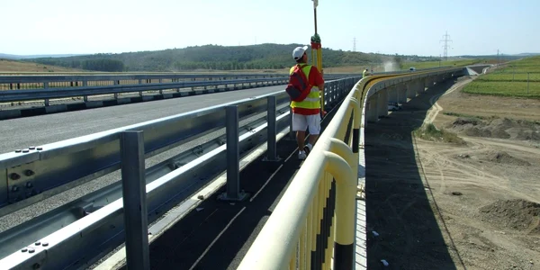 Inginerii fac ultimele măsurători la centura ocolitoare a Iaşiului