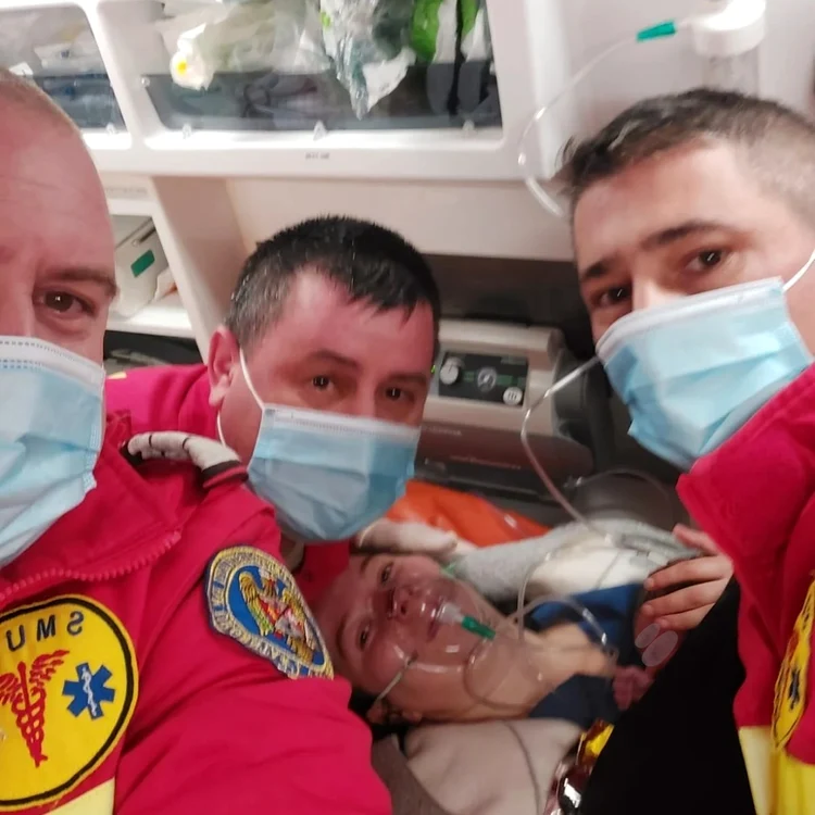 Paramedicii ISU au asista o gravidă la naștere FOTO: IGSU