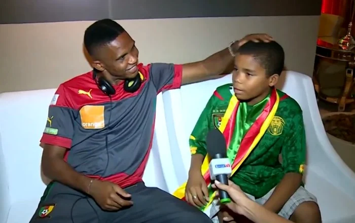 
    Eto'o i-a îndeplinit visul puştiului de 10 ani (Sursa Foto: SporTV, Brazilia)  