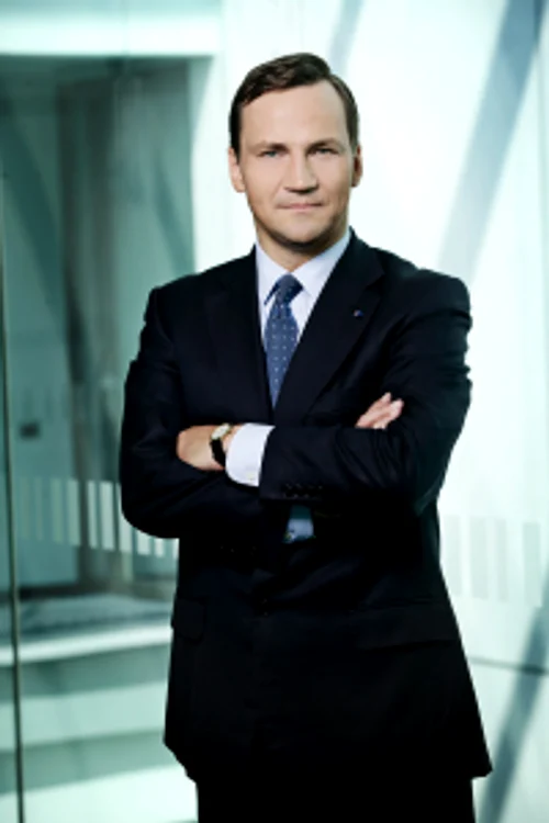 Lecţia ambiţiosului Sikorski png