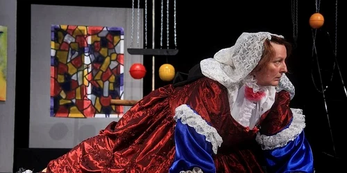 Spectacolul Teatrului de Vest „Bătrâna şi Hoţul“