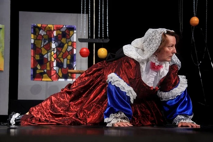 Spectacolul Teatrului de Vest „Bătrâna şi Hoţul“